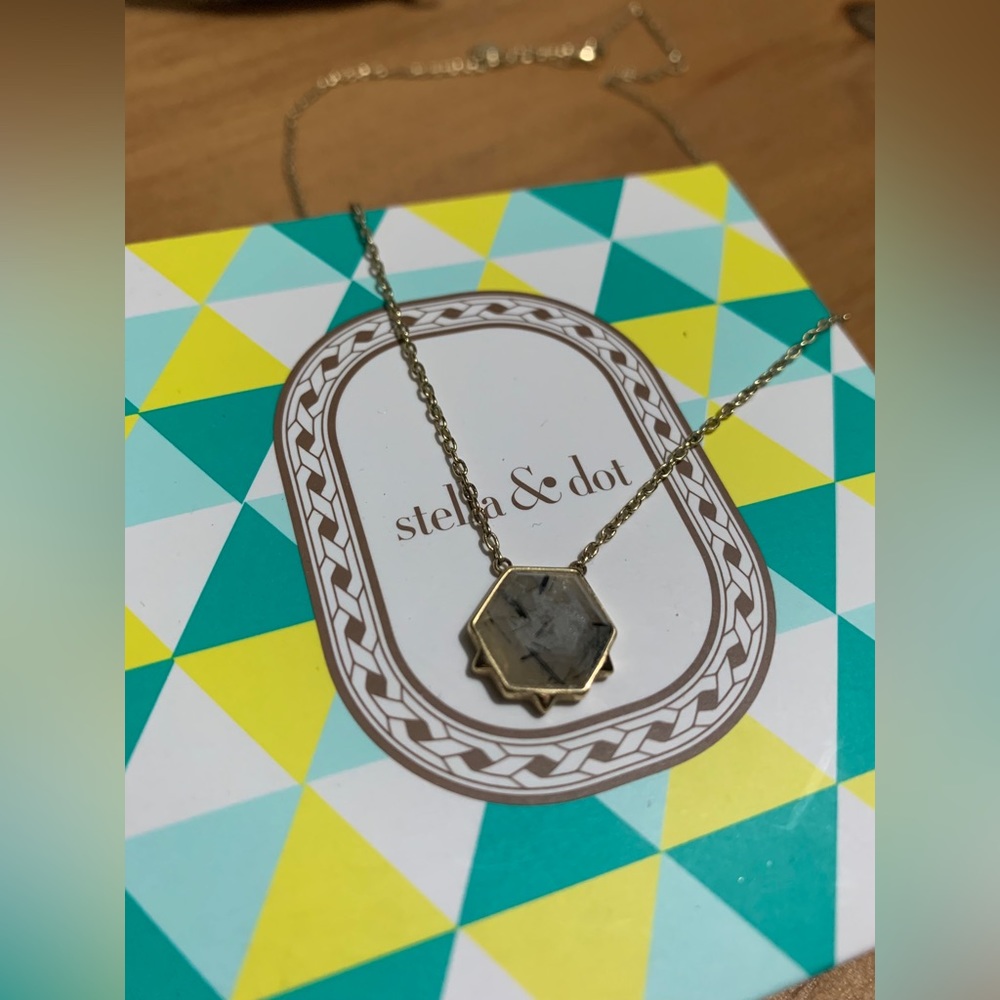 Nova Pendant Necklace
